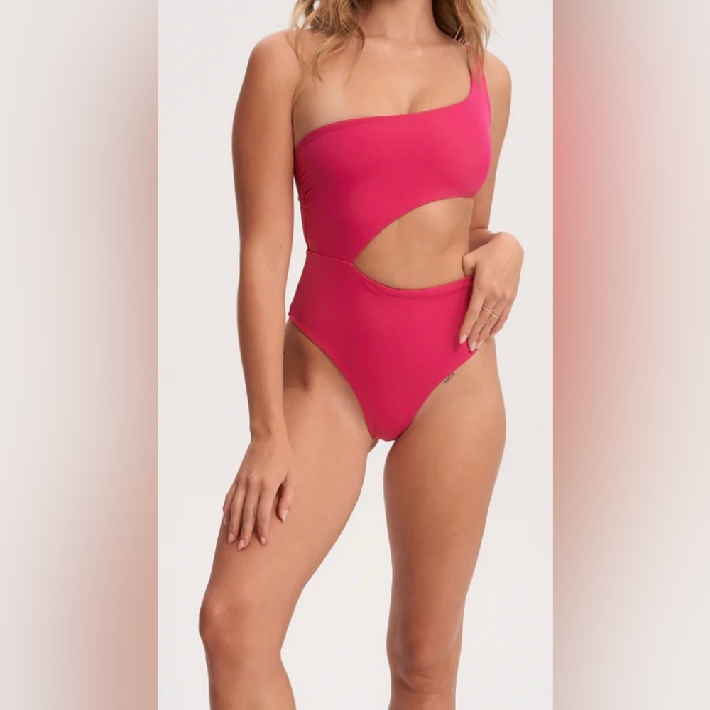 NOIZE Medika One-Piece Cut Out Asymmetrical Bathing Suit, Fuchsia, sz M